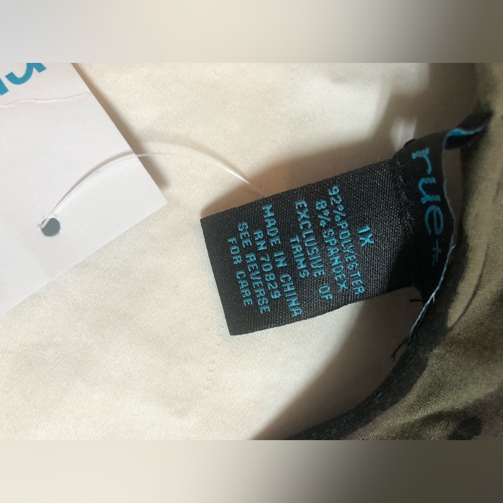 RUE 21 CAMO TANK TOP - Picture 4 of 6